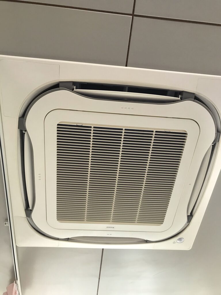 DAIKIN ダイキンFHCP50CB 天井埋め込み式エアコンクリーニング - 天佑ハウスクリーニングサービス