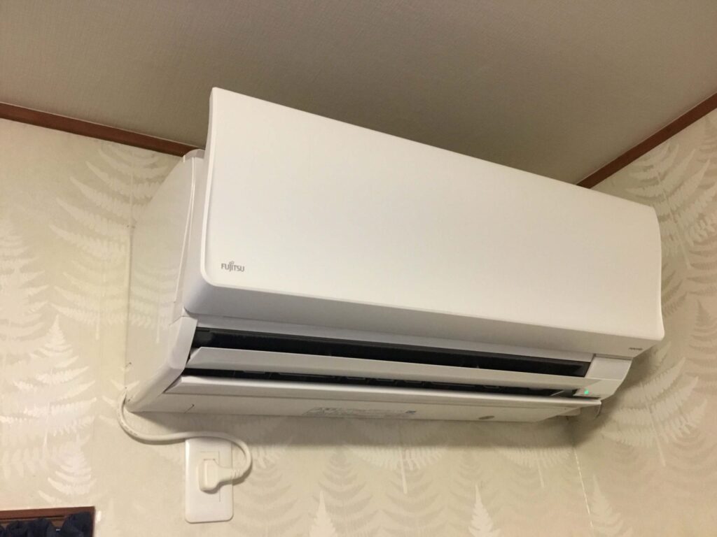 富士通製エアコンノクリア AS-M40F2Wの壁掛け完全分解クリーニング