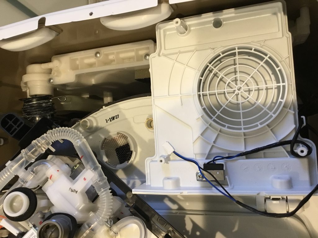 日立製洗濯機ビートウォッシュ BW-DX120Cの分解クリーニング